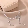 Gargantilla de Mariposa y Flor de Perla de Imitación y Diamante de Lujo Ligero y de Gama Alta, Cadena para Clavícula de Collar Exquisito Versátil de Moda y Tendencia