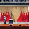 Bandera de Auditorio, Bandera de Fondo para Sala de Conferencias, Bandera de Escenario, Bandera Roja, Bandera con Cabeza de Pistola, Mástil de Bandera con Base de Acero Inoxidable, Engrosamiento Especial