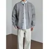 Cárdigan suéter de punto trenzado gris con cuello redondo para hombre, perfecto para usar en capas en otoño e invierno, adecuado para atuendos casuales y de trabajo