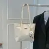 Bolsa Tote Casual Simples Nova de Verão 2025 para Mulheres, Bolsa de Ombro de Grande Capacidade para Trabalho e Deslocamento, Bolsa de Braço Fashion