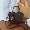 Bolso tejido estilo retro, nuevo diseño de nicho para principios de otoño de 2026, color liso, alto valor estético, bolso de hombro y cruzado