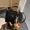 Bolsas de Grande Capacidade Outono e Inverno 2026 Novo Estilo para o Dia a Dia Retro Bolsa de Ombro Feminina Bolsa para Estudante Universitário Bolsa Tote