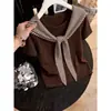 Camiseta de Manga Corta con Hombros Rectos Color Café de Nicho con Diseño Estilo Coreano para Mujer, Nuevo Top de Capa Rayado Elegante Verano 2026