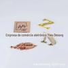 Placa de identificação de metal para roupas Aliexpress Cross-Border com logotipo galvanizado em inglês, letras fundidas, bagagem, roupas, ferragens