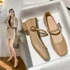 Sapatilhas Francesas de Couro Macio para Mulheres Estilo Primavera 2025 Bico Quadrado de Boca Rasa Salto Grosso Fivela de Uma Tira Sapatos Mary Jane Bico Quadrado Sapatos de Vovó