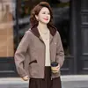 Elegante abrigo de otoño para mamás, estilo corto, nueva colección 2026, ropa de mujer para mujeres de mediana edad y mayores, abrigo de piel sintética de visón de invierno, top grueso de mezcla de lana