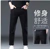 Jeans Blancos de Alta Gama Estilo Europeo a Prueba de Tres Elementos para Hombre, Corte Delgado, Elásticos, Pantalones Cónicos, Versión Forrada de Felpa Otoño e Invierno 2026, Cálidos