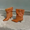 Primeiro Encontro Temporada Botas Marrons Sapatos Femininos Modelo Inverno 2026 Super Bonitas Para Pessoas Baixas Botas com Salto Bloco Bico Fino Salto Alto Botas de Cano Curto