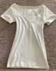 Camiseta branca simples de estilo coreano, com costela vertical, decote V, meio botão e manga curta, top casual slim fit com gola henley para mulheres, efeito emagrecedor