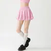 Conjunto deportivo de falda de tenis con borde de color blocking con copas fijas en el pecho camiseta sin mangas de espalda cruzada falda corta anti-exposición conjunto de dos piezas fitness yoga