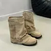 Botas de motociclista plisadas hasta la mitad de la pantorrilla, estilo retro, con hebilla de cinturón y remaches, botas para mujer, estilo coreano, nueva colección 2026