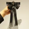 Corbata de moño al por mayor de fábrica, cinta de moño de encaje negro, escote con broche de diamante, pasador para cuello de ropa, pasador para cuello de mujer