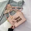 Bolsas de Mujer Transfronterizas 2026 Nueva Moda Tendencia Bolso Cubo de Paja con Letras Versátil Bolso de Hombro y Cruzado para la Playa