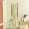 Nuevo modelo de verano modal talla grande plisado cuello redondo suelto casual, versátil adelgazante vestido para casa, vestido sin mangas