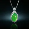 Collar de Estilo Moderno y Lujoso con Colgante de Calcedonia Verde Incrustado en Plata S925, Accesorio de Collar Versátil y Elegante