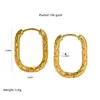 Aretes Rectangulares de Aro Texturizados para Mujer Acero de Titanio PVD Oro 18K Clips para Oreja Ovalados Martillados Forma de U Venta al por Mayor de Fábrica