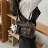 Novo Estilo de Alta Qualidade Versátil Transfronteiriço Primavera/Verão 2026 Bolsa Almofada Feminina Vermelha Retrô Boston Bolsa de Mão para o Dia a Dia