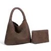 Bolso de Mano Tejido a Mano de Nuevo Estilo Transfronterizo, Bolso de Hombro Casual de Cuero Suave Degradado, Bolso Cubo Retro de Gran Capacidad para el Trabajo