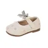 Sapatos para Bebês e Crianças Pequenas, Novo Estilo de Primavera, Sapatos Pequenos de Couro com Decoração de Renda, Sapatos de Princesa Estilosos com Solado Macio, Sapatos Individuais Pequenos Versáteis