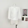 Camisa branca estilo francês com gola de boneca plissada para mulheres, mangas de três quartos, mangas de comprimento médio, mangas bufantes, top curto, direto da fábrica