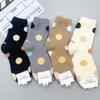 Calcetines Coreanos de Coral Fleece, Calcetines Cálidos de Algodón de Cintura Media para Mujer Kiss, Diseño Simple de Círculos, Nueva Versión Engrosada para Otoño e Invierno