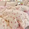 Conjunto de cuatro piezas de hilo suave y esponjoso tipo nube, Clase A, apto para bebés, conjunto de tres piezas para dormitorio de estudiante, sábana de dormir sin estampado estilo caricatura