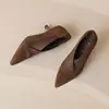 Botines pequeños forrados de felpa para mujer tacón de aguja otoño e invierno Zapatos nuevos de punta tacón alto piel de oveja estilo francés elegante boca profunda zapatos de una sola capa negros