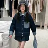 Chaqueta de Niña Otoño 2026 Nueva Moda Elegante Estilo Coreano Bloque de Color Personalizada Cuello Solapa Chaqueta de Mezclilla para Niños Mayores