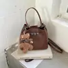 Shuai Mijia 2026 Otoño Nuevo Retro Nicho Alto Valor Bolsa Cuadrada Pequeña Bolso Cruzado Bolso de Mano Cubo Bolso de Mano para Mujer