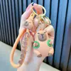 Llavero Juguete de Apretar Ojos Saltones Capibara Llavero Juguete para Aliviar el Estrés Colgante para Mochila Regalo Pequeño Divertido y Peculiar