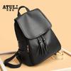 Mochila de Comercio Exterior 2025 Nueva Moda Europea y Americana Cuero Suave Borla Mochila Escolar Gran Capacidad Mujeres de Mediana Edad Mochila de Viaje
