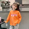 Camiseta de manga larga 100% algodón para niña para primavera y otoño 2026, elegante camiseta básica infantil con estampado de dibujos animados para niñas pequeñas