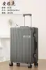 A mala de 20 polegadas é uma mala de mão com cadeado de alfândega, uma mala de carrinho em PC que pode ser pendurada e um compartimento separado para roupas molhadas/secas.