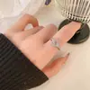 Popular Anillo de Calcedonia Imitación de Alto Lujo y Sentido Premium para Mujer Anillo Blanco de Sentido Fresco Apertura Ajustable Adornos Diarios Versátiles
