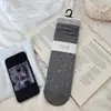 Meias Femininas Primavera e Verão Novo Estilo Coreano Ins Color Block de Malha Fina Brancas Respiráveis Absorventes de Suor com Coração Meia de Cano Médio para Mulheres