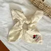Lindo Cachorro Beige Bufanda Cuadrada de Satín para el Cabello para Mujer, Lazo para el Cabello de Alta Gama, Accesorio Cuadrado para el Cabello, Estilo Coreano Grande