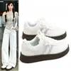 Zapatillas de rayas versátiles para mujer, nuevo estilo coreano de campus otoño 2026, cómodas zapatillas de entrenamiento casual con suela blanda para mujer