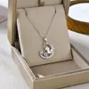Nuevo producto transfronterizo: Cadena de clavícula elegante y versátil de lujo ligero con incrustaciones de microdiamantes, collar de acero de titanio, accesorio de joyería que no se decolora