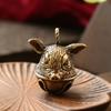 Llavero con forma de cabeza de cerdo y campana de latón con diseño de cerdo del zodiaco, colgante para bolso o llave de coche, joyería