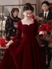 Vestido de Veludo Vinho para Noivas, Novo Estilo 2026, Vestido Longo Elegante com Manga Longa para Festa de Noivado e Formatura para Mulheres