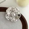 Broche Francês Pequeno e Perfumado de Flores Retrô Broche Corsage Feminino de Alta Qualidade Broche de Camélia de Lã