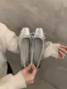 Sapatos de Salto Único Prateados com Laço Baixo, Novidade Primavera 2024 Estilo Francês Suave Estilo Noturno Mocassins Baixos para Mulheres