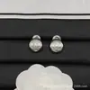 Novos Brincos Estilo Chanel com Logo, Foto Real, Design Redondo Vazado com Diamantes, Brincos de Tarraxa Duplo C para Mulheres, Versão de Alta Qualidade, Acabamento Refinado, Brincos de Luxo Leve