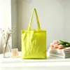 Bolsas de mano de nailon arrugado ligero hechas a medida para ventas transfronterizas, bolsas de compras de nailon dopamina, bolsas grandes de mano con logotipo personalizado