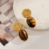 Brincos de Aço Inoxidável Titânio com Pedra Olho de Tigre, Estilo Retrô Europeu e Americano, Não Desbota, Polido, Galvanizado a Vácuo com Ouro 18K