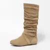 Botas largas plisadas de doble hebilla de estilo europeo y americano versátiles para mujer, botas de verano con tachuelas plateadas y tacón de bloque, botas de cuero cómodas y casuales para mujer