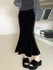 Falda Casual de Terciopelo Dorado, Falda de Cola de Pez, Nuevo Estilo Otoño e Invierno 2026, Elegante, Adelgazante, Versátil, Falda de Longitud Media que se Ajusta a la Cadera