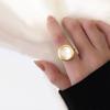 Anillo de concha marca de moda europea y americana ins red net estilo frío personalidad de moda anillo geométrico redondo con incrustaciones de concha suministro