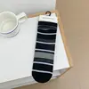 Moda Estilo Sal~ Calcetines Versátiles de Longitud Media con Rayas Simples para Mujer, Estilo Coreano de Moda, Estilo Universitario, Calcetines de Algodón Holgados para Primavera y Verano