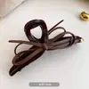 Pinza para el pelo grande de cuero con lazo versátil vintage para mujer, elegante disco para la parte trasera de la cabeza, pinza para sujetar el pelo, diseño de nicho, pinza de tiburón